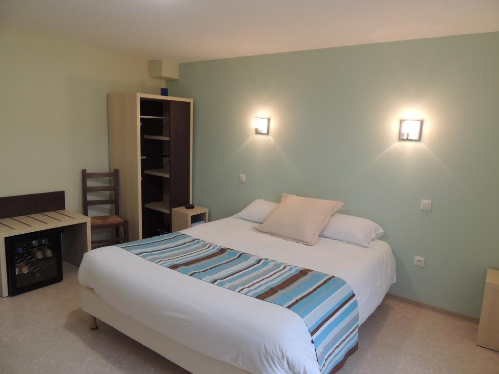 Logis Hotel Restaurant De La Dore Vertolaye Zewnętrze zdjęcie