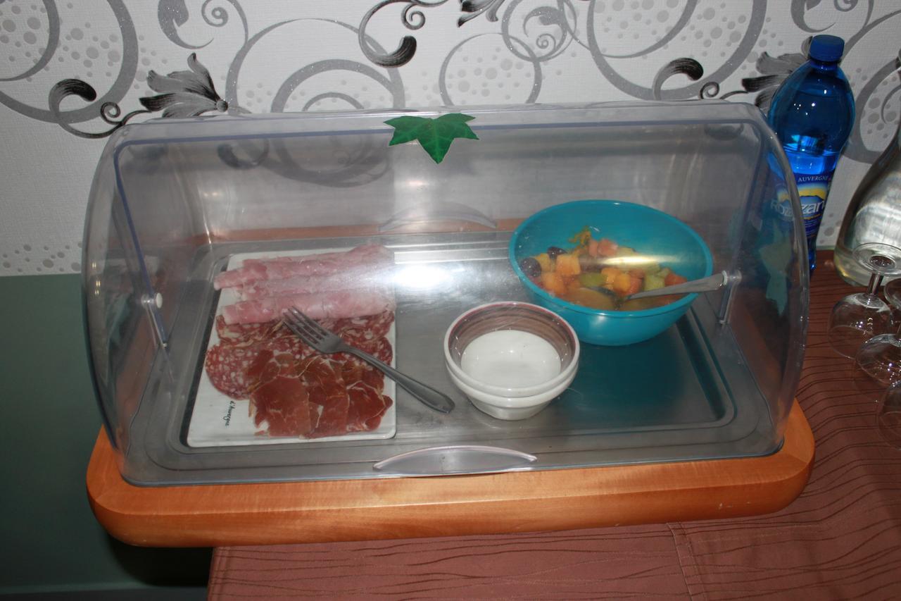 Logis Hotel Restaurant De La Dore Vertolaye Zewnętrze zdjęcie
